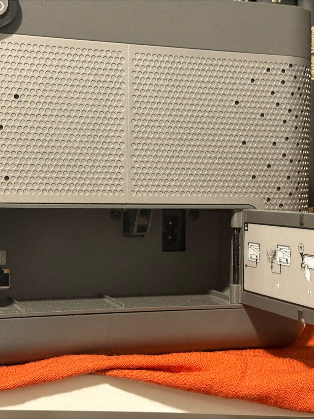 Bang & Olufsen Beoplay 12 / Designed by Cecilie Manz in 2012 - Picture 7 of 8